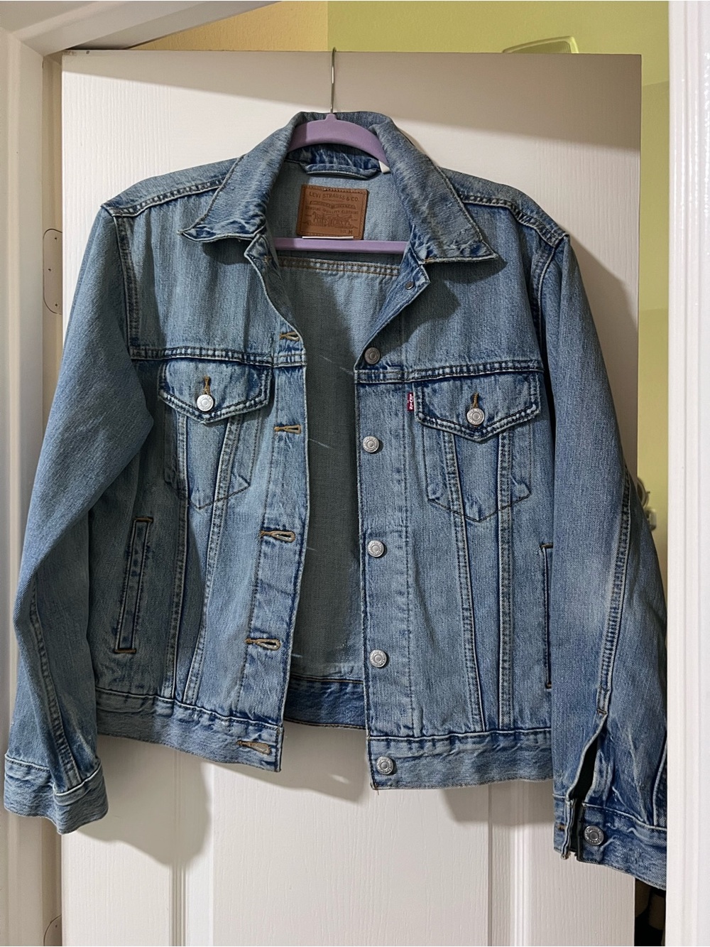 Levi's Light Wash Classic Denim Jacket size Medium